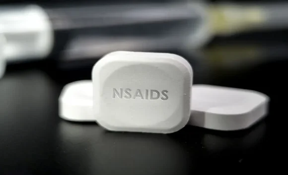 NSAIDs là gì? Vì sao thuốc giảm đau này lại “gây hại” cho dạ dày? 