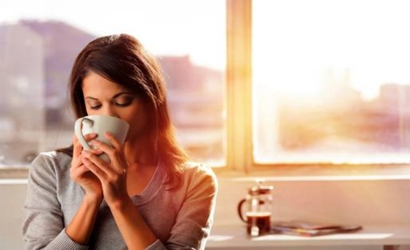 Uống nước ấm buổi sáng – thói quen nhỏ, lợi ích lớn cho hệ tiêu hóa