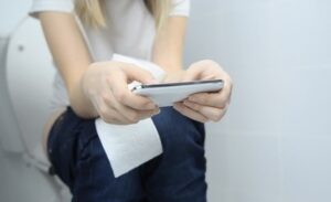 FTT_Ngồi lâu khi đi vệ sinh