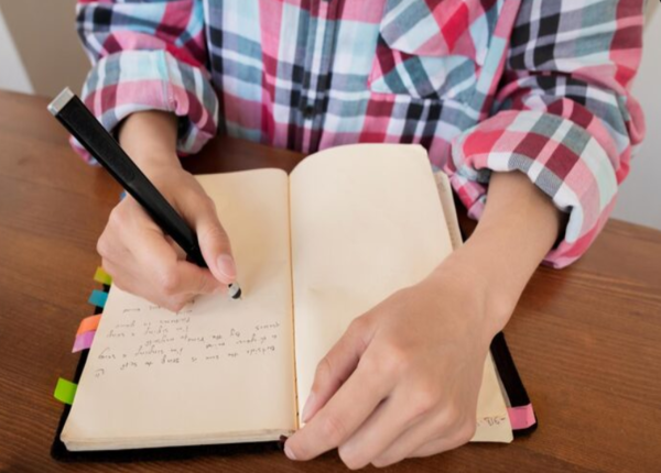 Ghi lại nhật ký giúp người mắc táo bón cung cấp thêm thông tin cần thiết khi đi khám